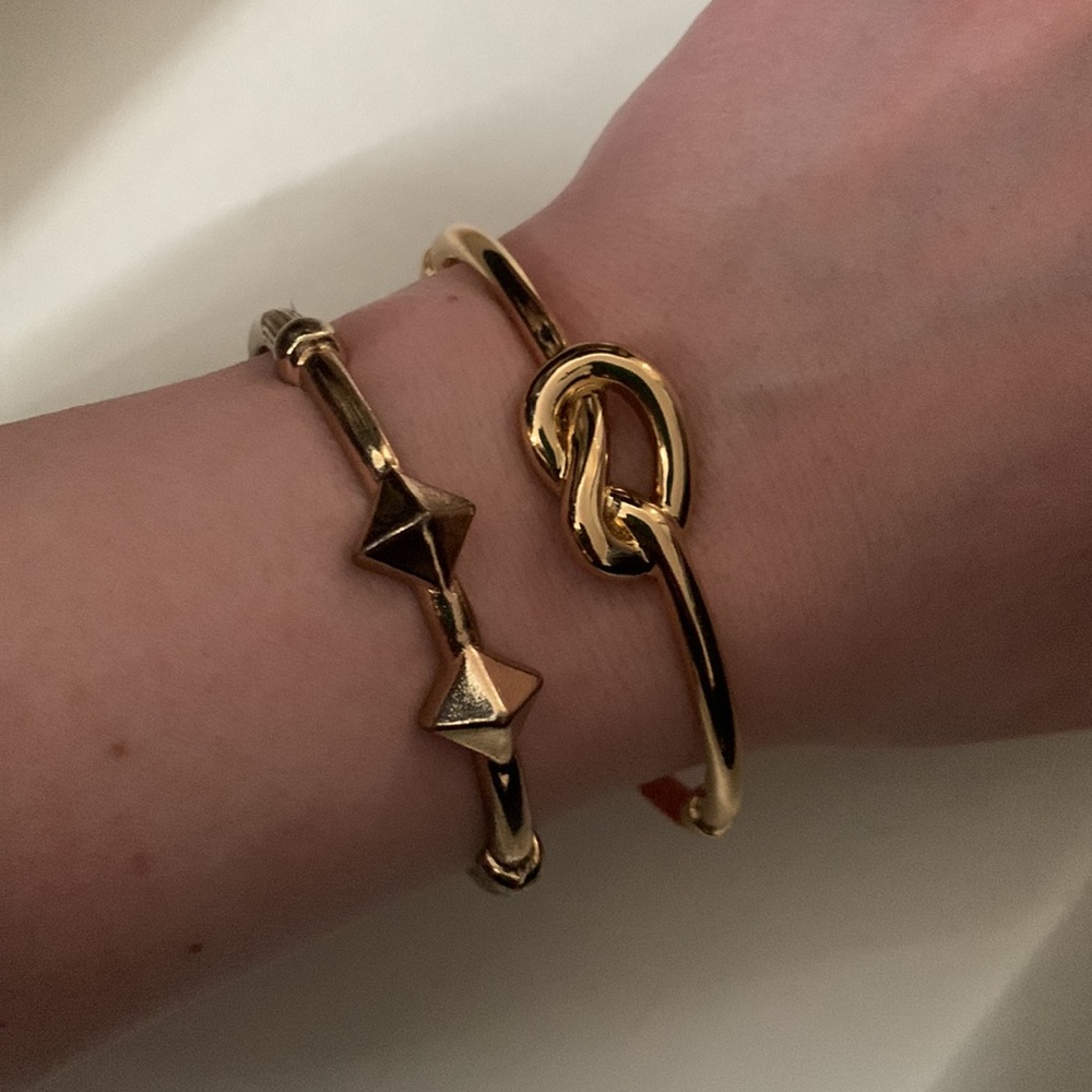 ♠️SOLD♠️ Cuff Bracelet - Gold Tone - Picture 2 of 6